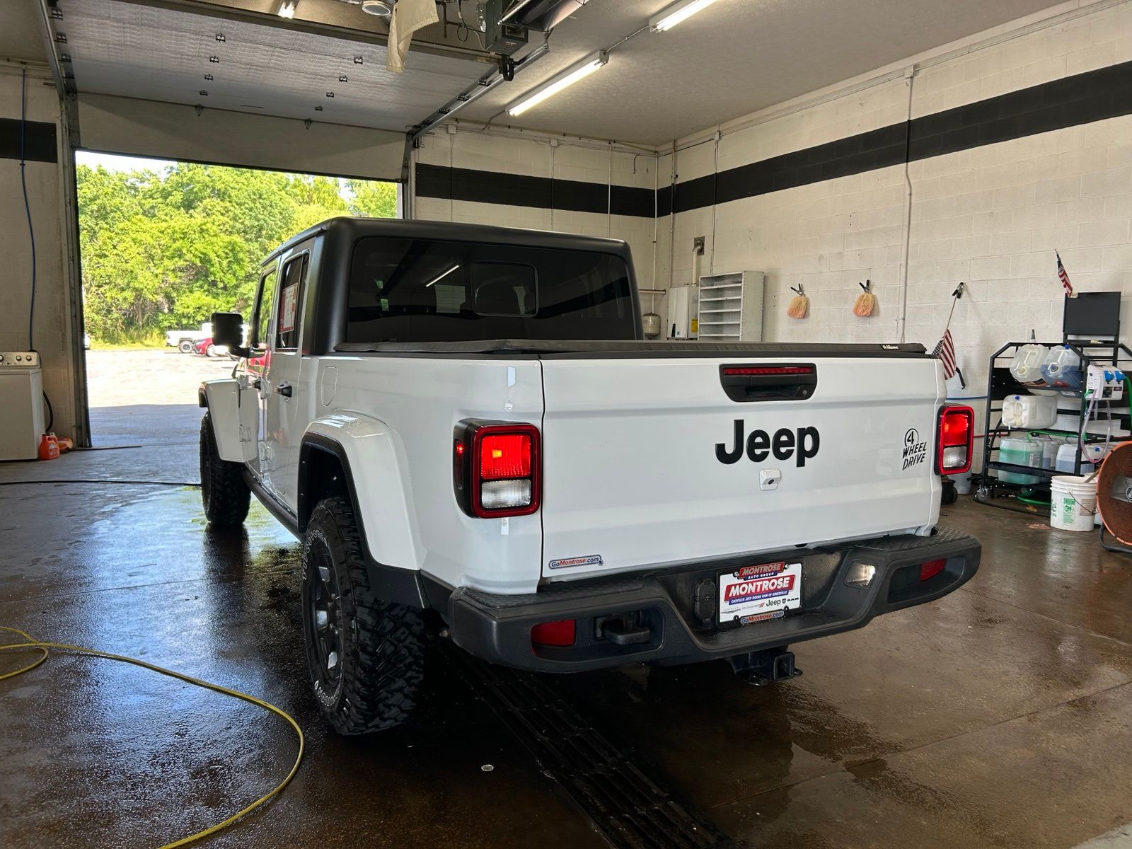 View vehicle photo 4