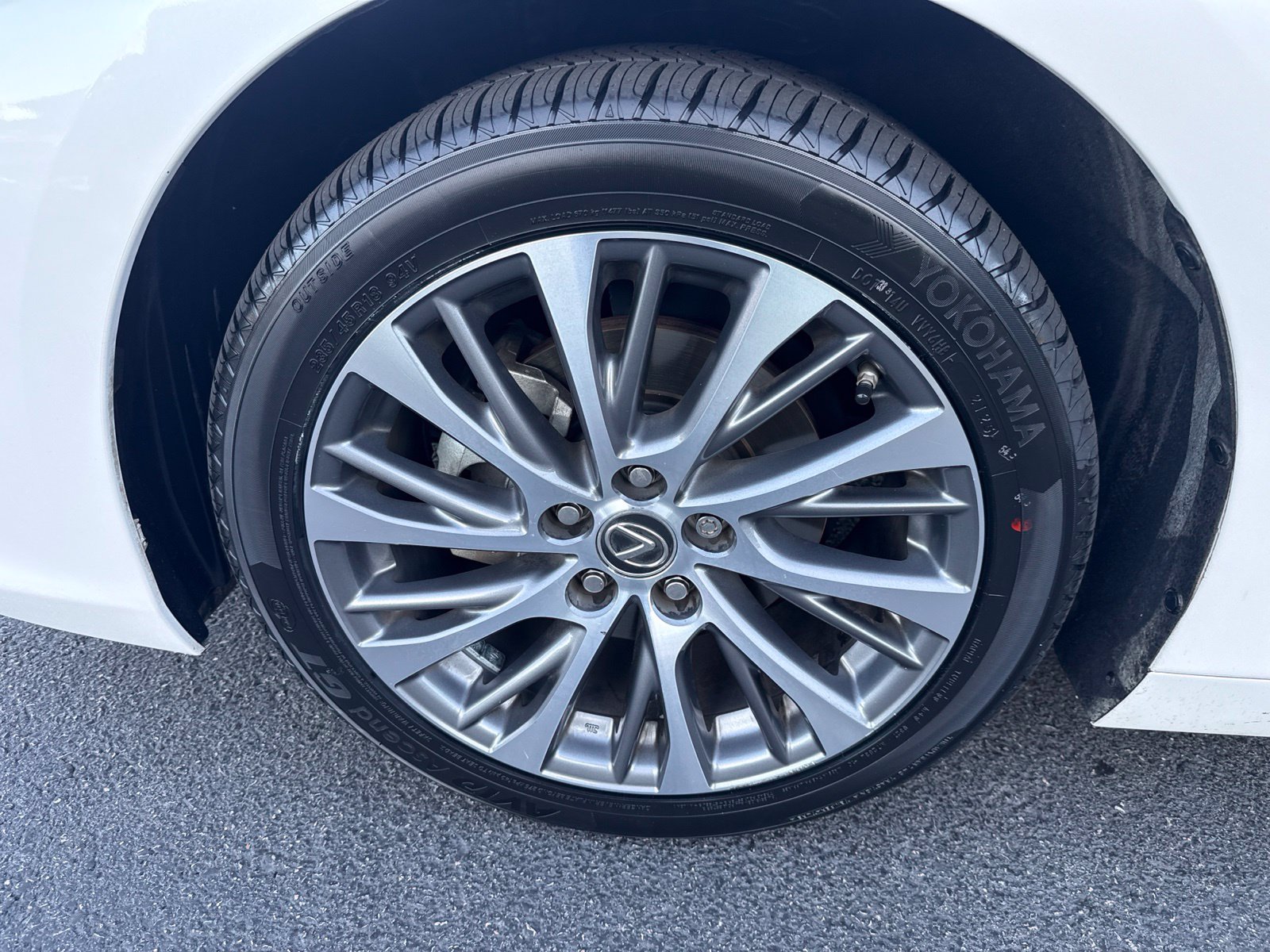 Used 2021 White Lexus 350 image 31