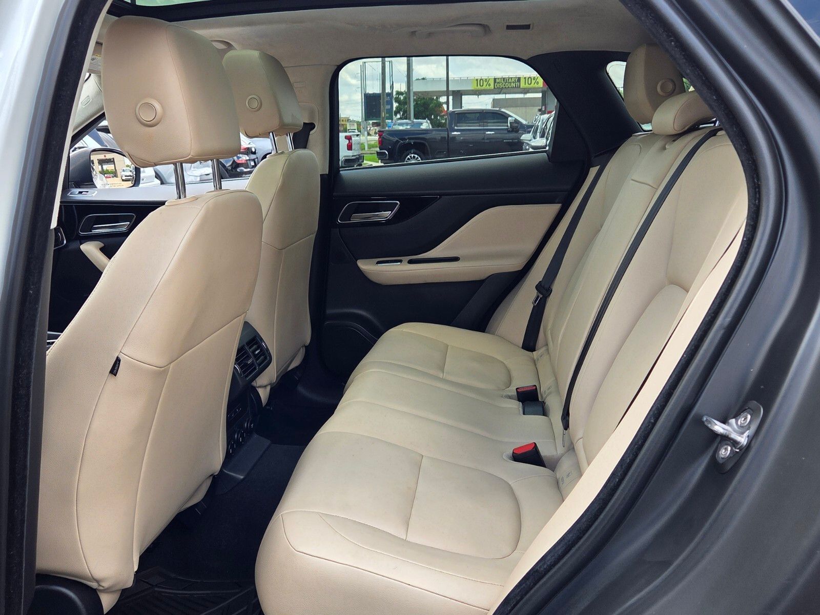 Used 2019  Jaguar 25t image 6