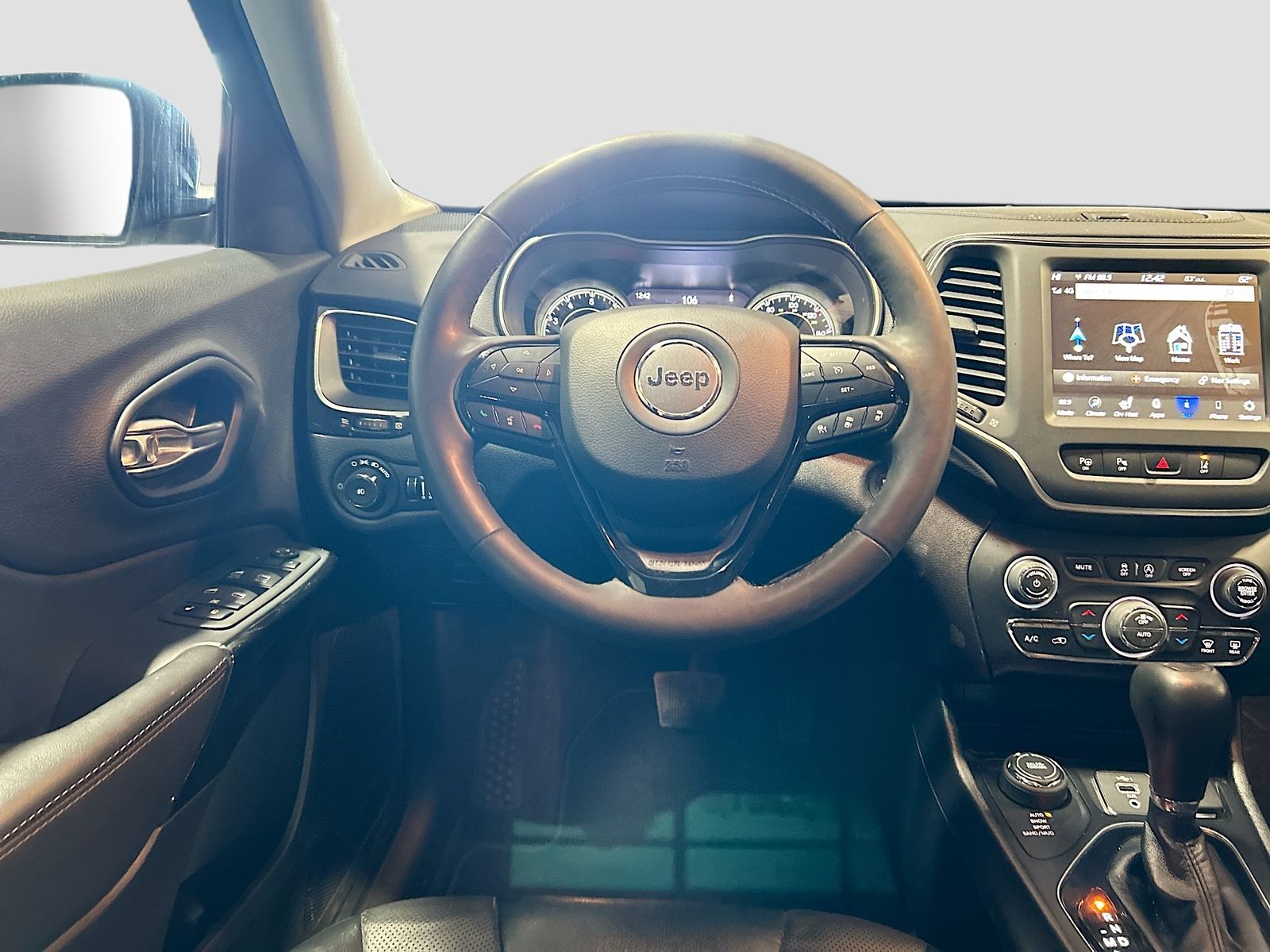 Used 2023 Gray Jeep Altitude image 21