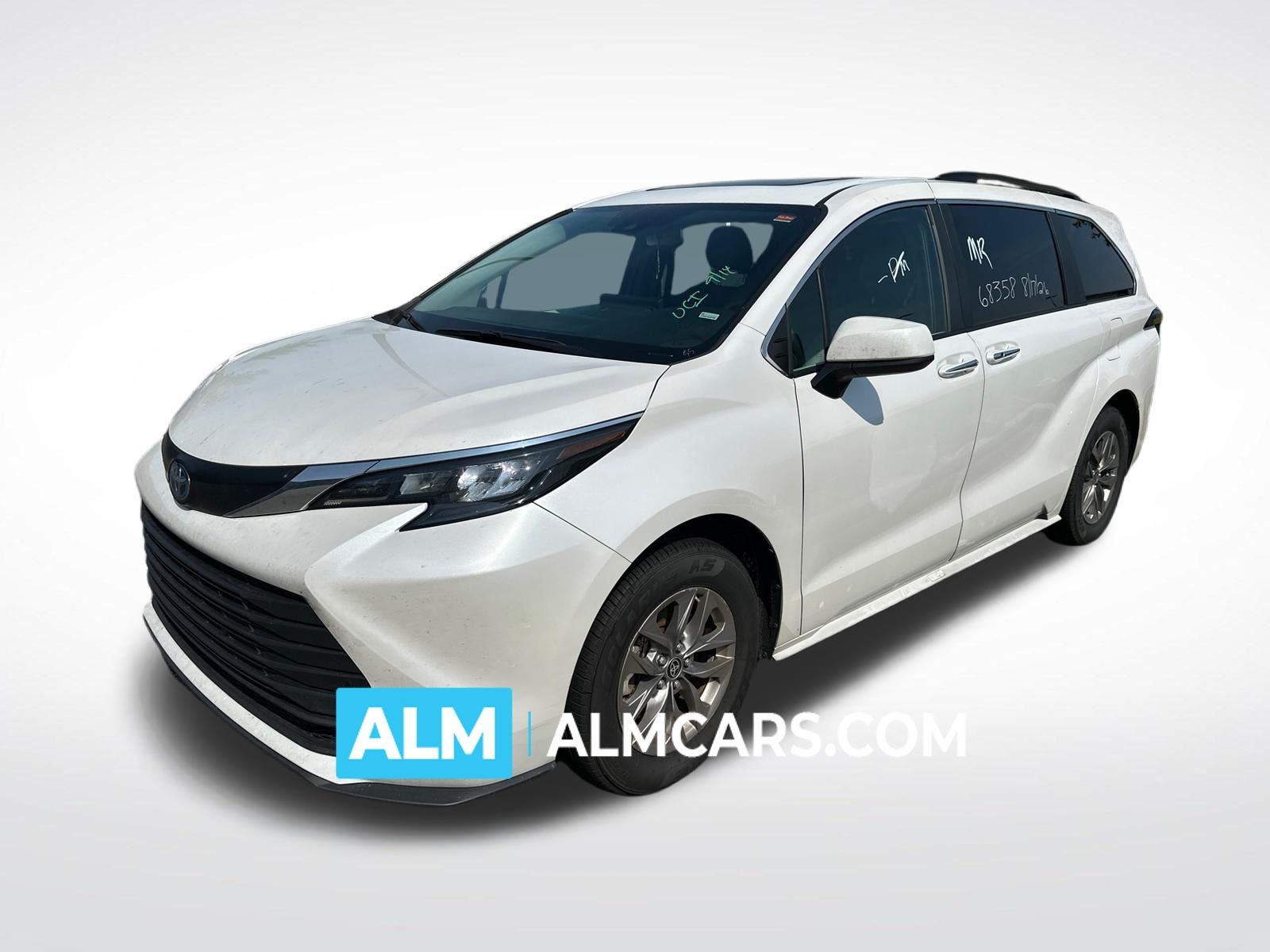 Pearl 2025 Toyota Sienna Minivan Front-Wheel Drive Continuously Variable Transmission