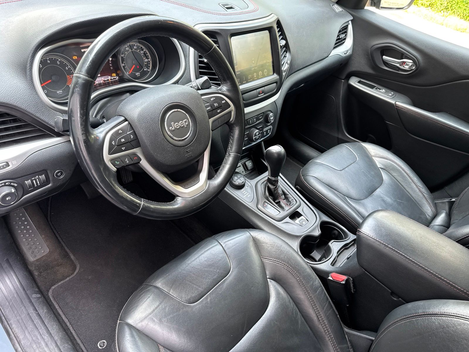 Used 2015 Anvil Clearcoat Jeep Trailhawk image 36