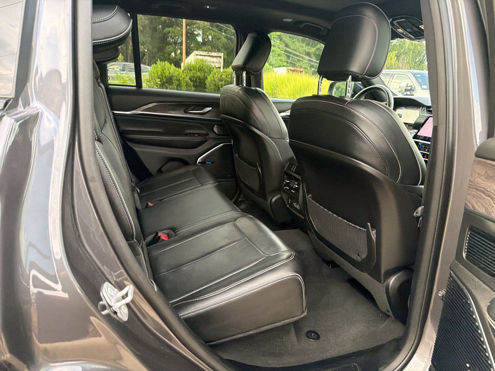 Used 2022 Metallic Jeep Overland image 29
