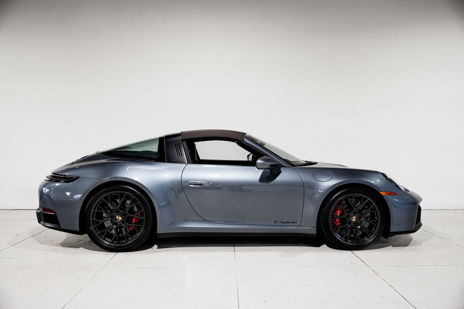 2025 Porsche 911 Targa 4 GTS — photo 2
