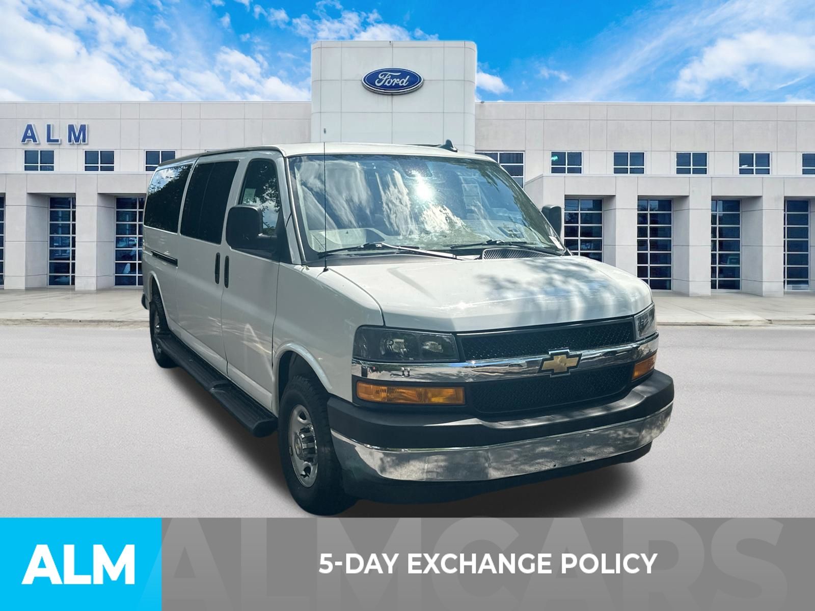 Used 2025 White Chevrolet LT image 3