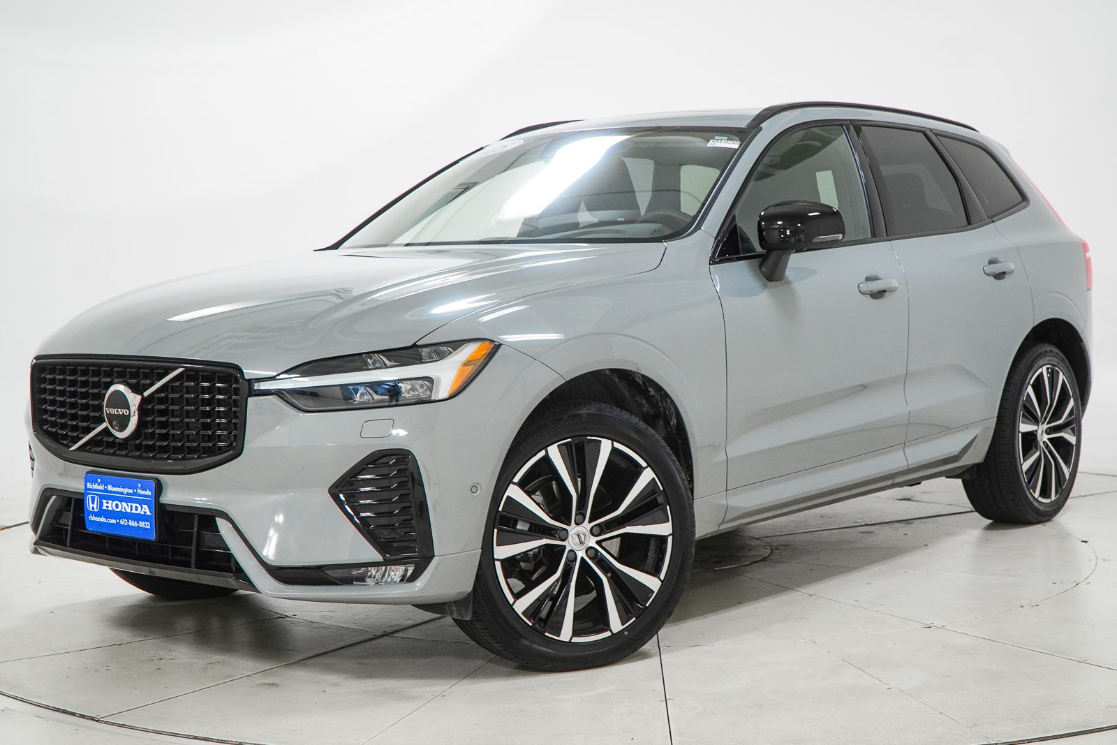 Silver Dawn Metallic 2025 Volvo XC60 SUV / Crossover All-Wheel Drive Automatic