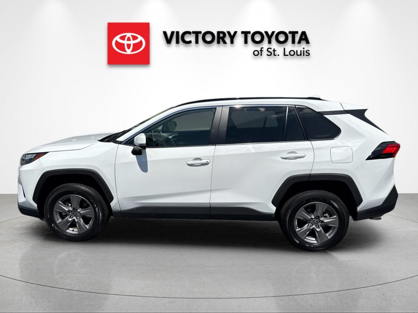 Used 2025 White Toyota XLE image 6