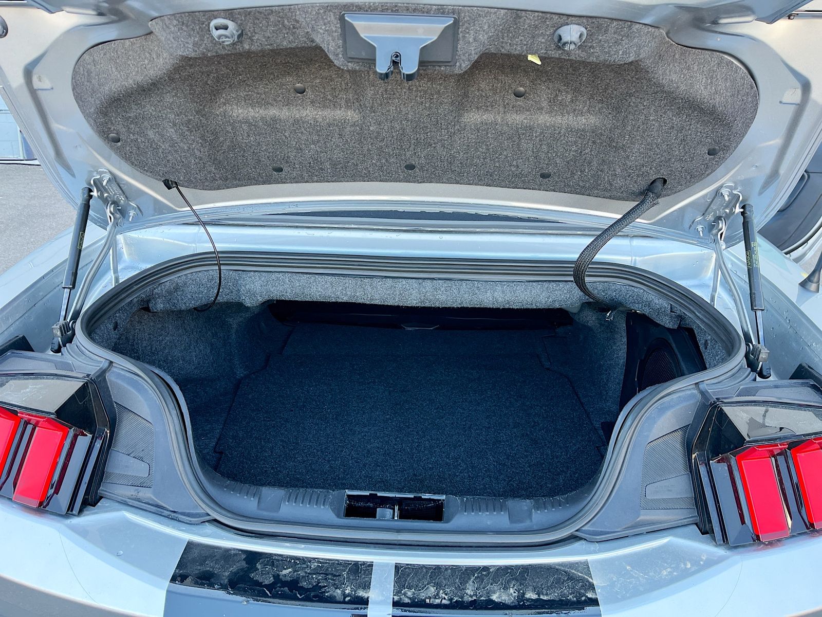 Used 2024 Silver Ford EcoBoost Premium image 25