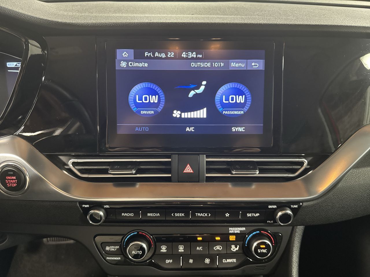2022 Kia Niro LXS photo 26