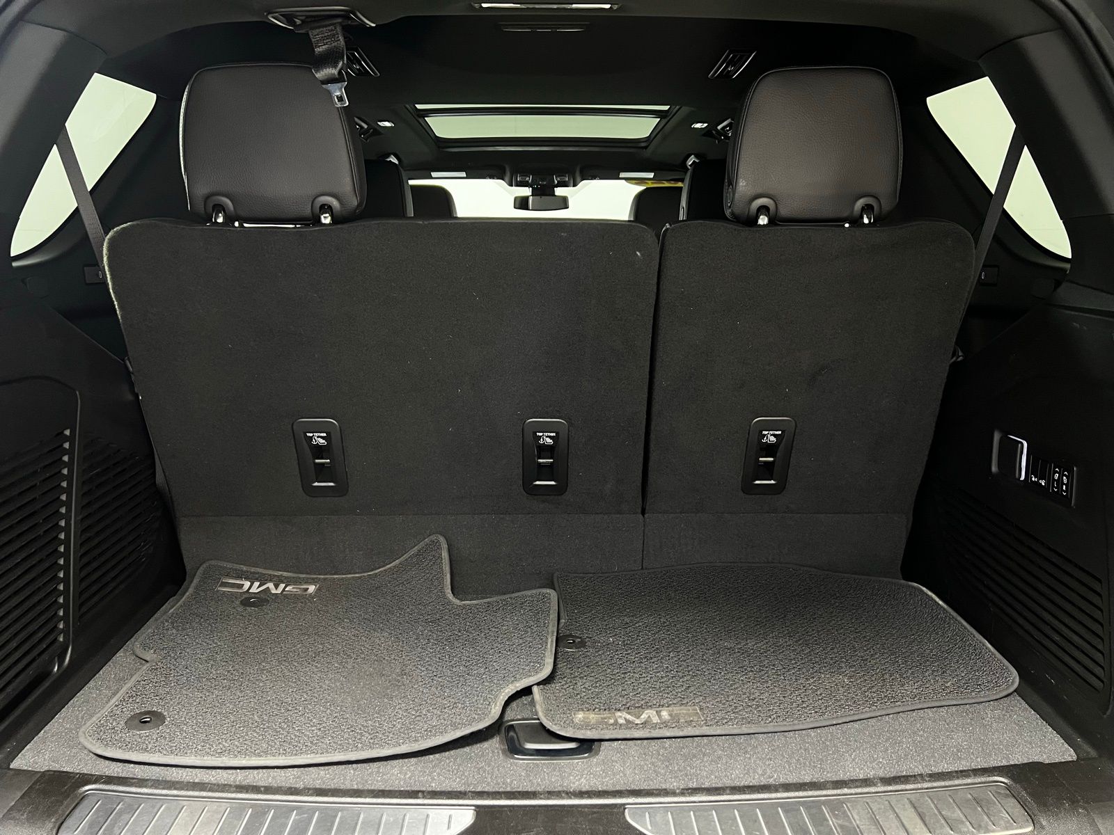 2022 GMC Yukon Denali 32