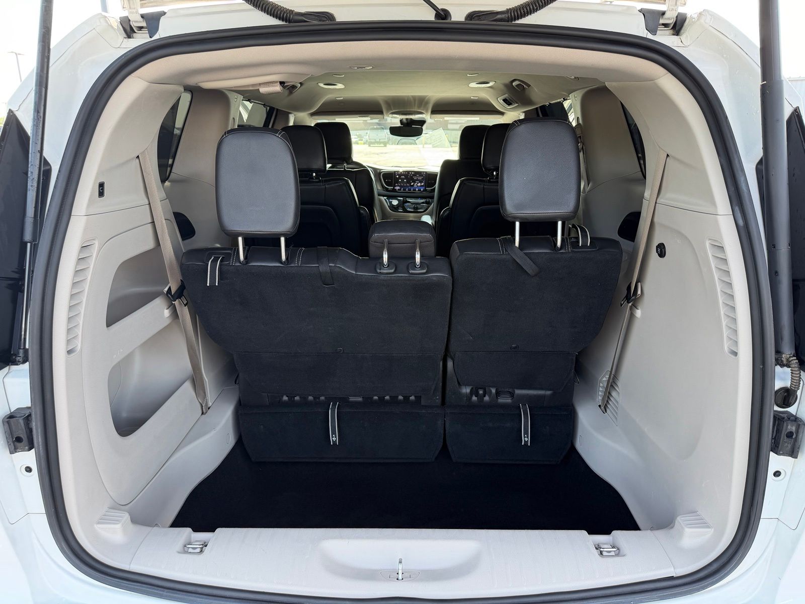 2022 Chrysler Pacifica image 11