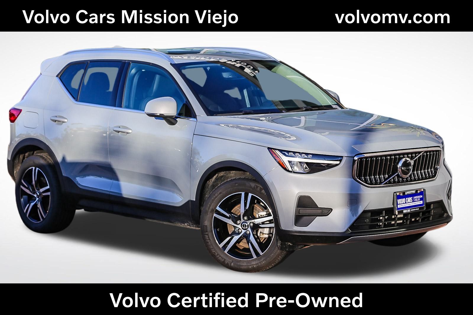 2025 Volvo XC40 Core's photo
