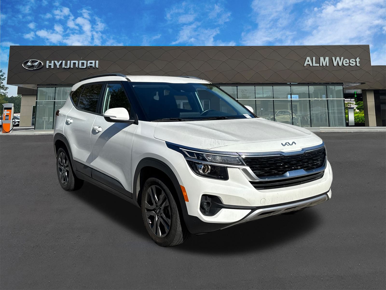 2023 Kia Seltos S photo 3