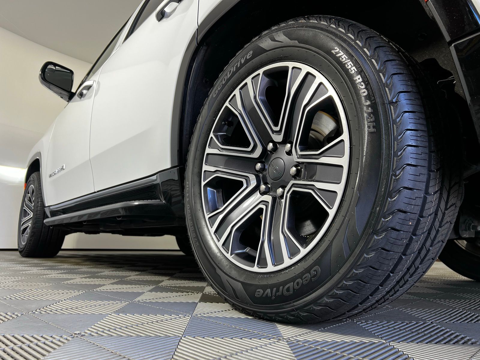 Thumbnail: 2024 Jeep Wagoneer - 32