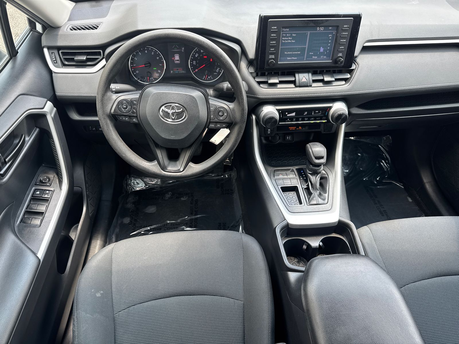 Used 2019 White Toyota LE image 22