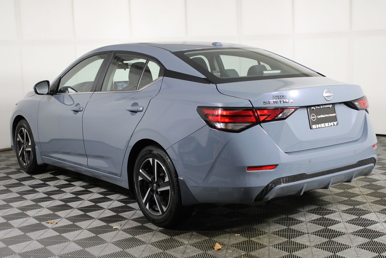 Used 2025 Gray Nissan SV image 6