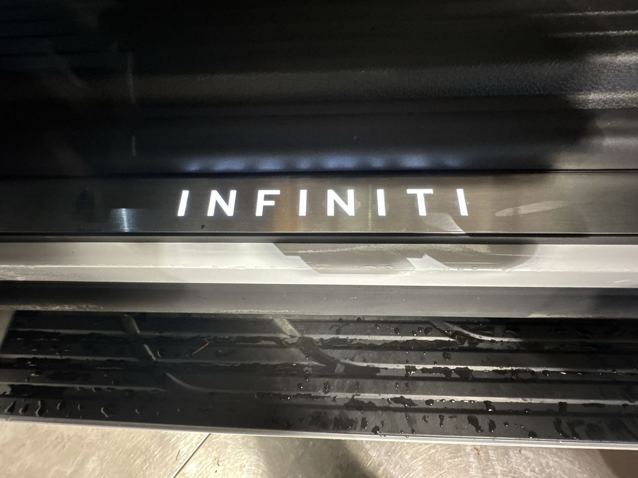 2025 Infiniti QX80 Luxe photo 13