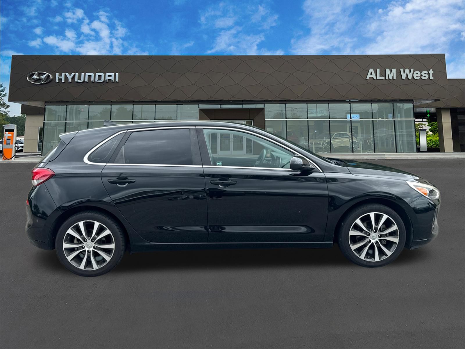Used 2018 Black Hyundai Base image 4