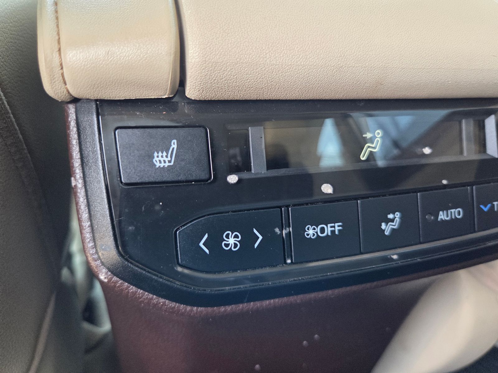 used 2021 Toyota Highlander car, priced at $29,325