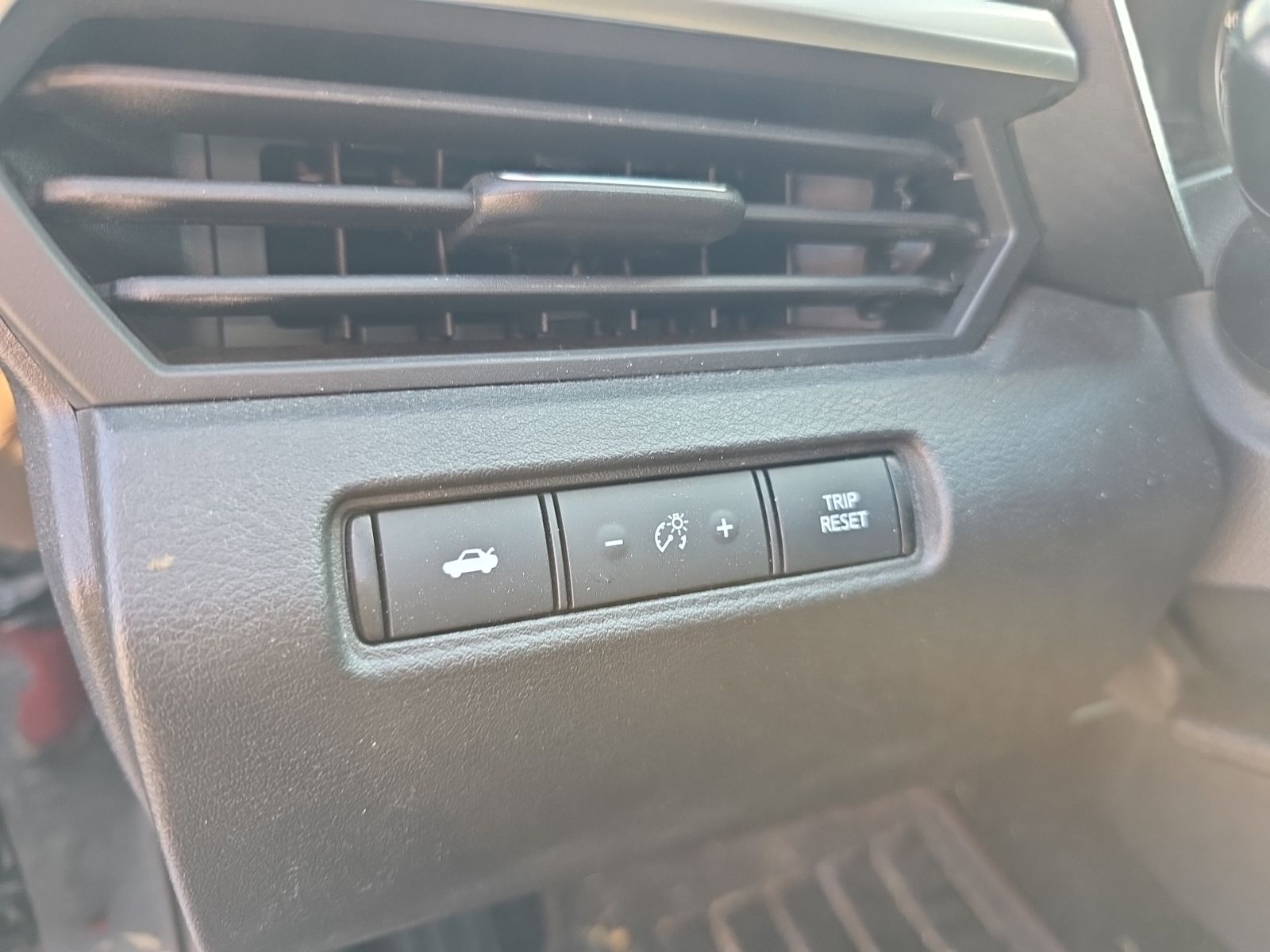 Used 2020 Black Nissan 2.5 SR image 25