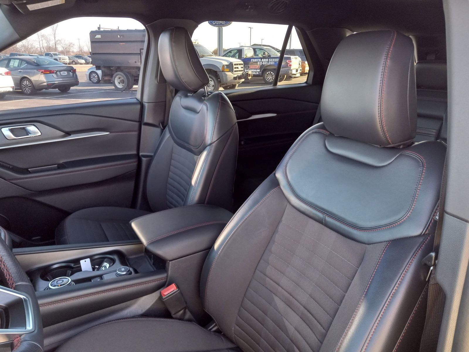 2025 Ford Explorer image 14