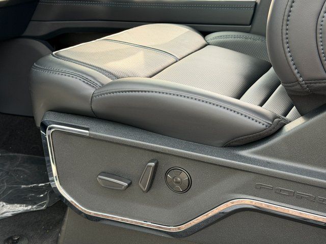New 2026 Star White Metallic Tri-Coat Ford Platinum image 24