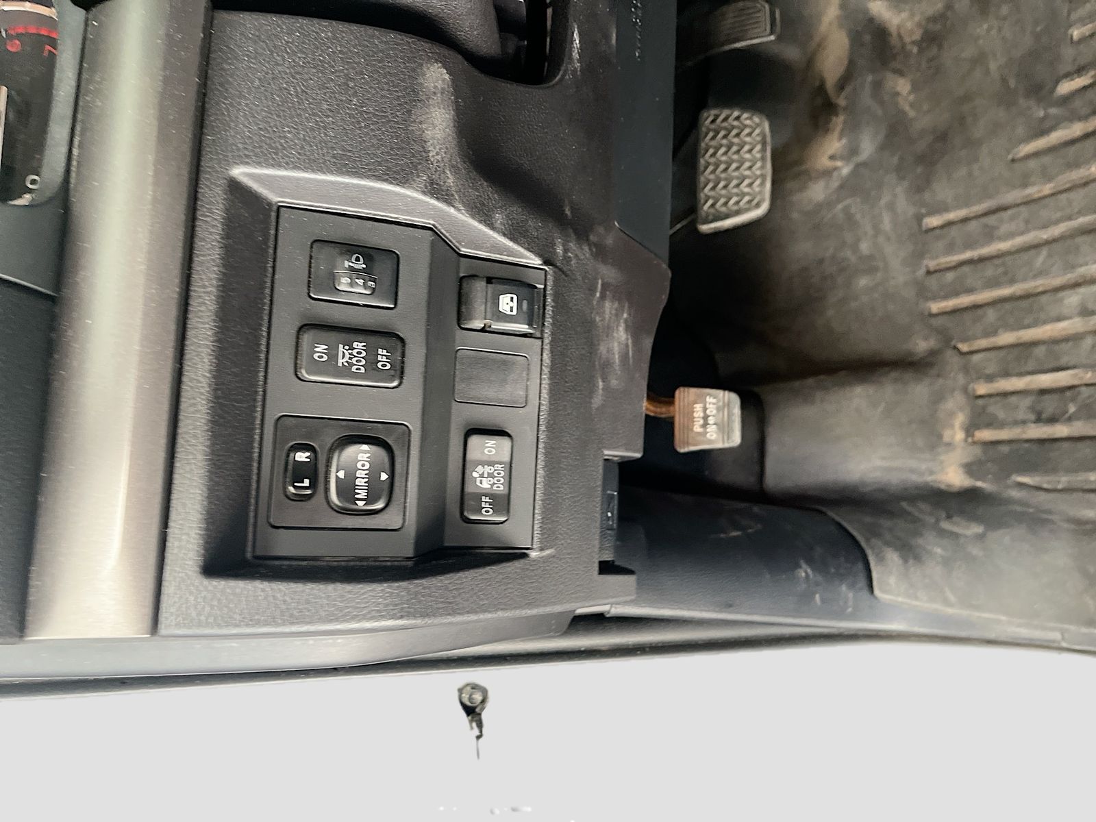 Used 2014 Silver Toyota SR5 image 10