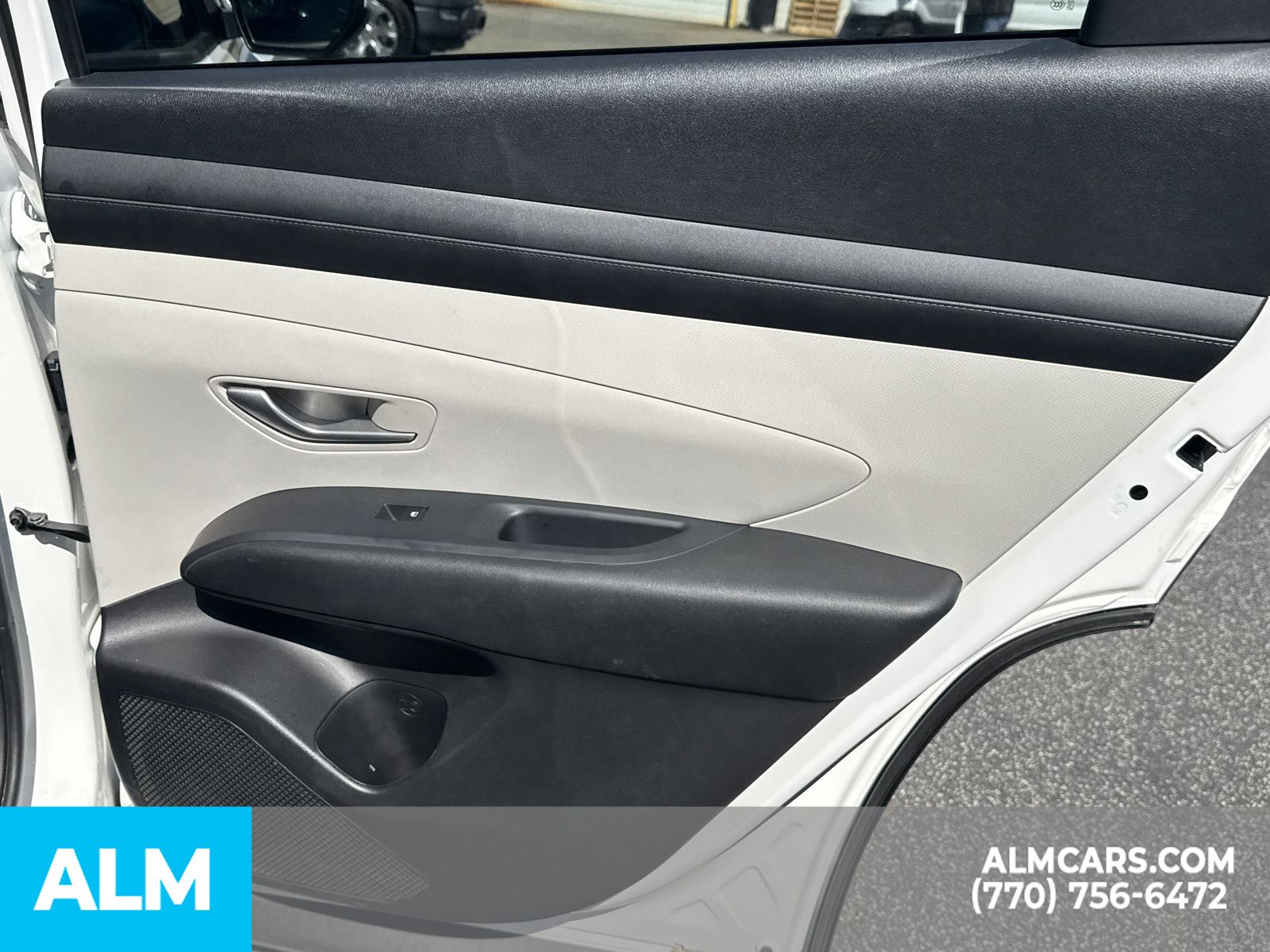 Used 2025 White Hyundai SEL image 21