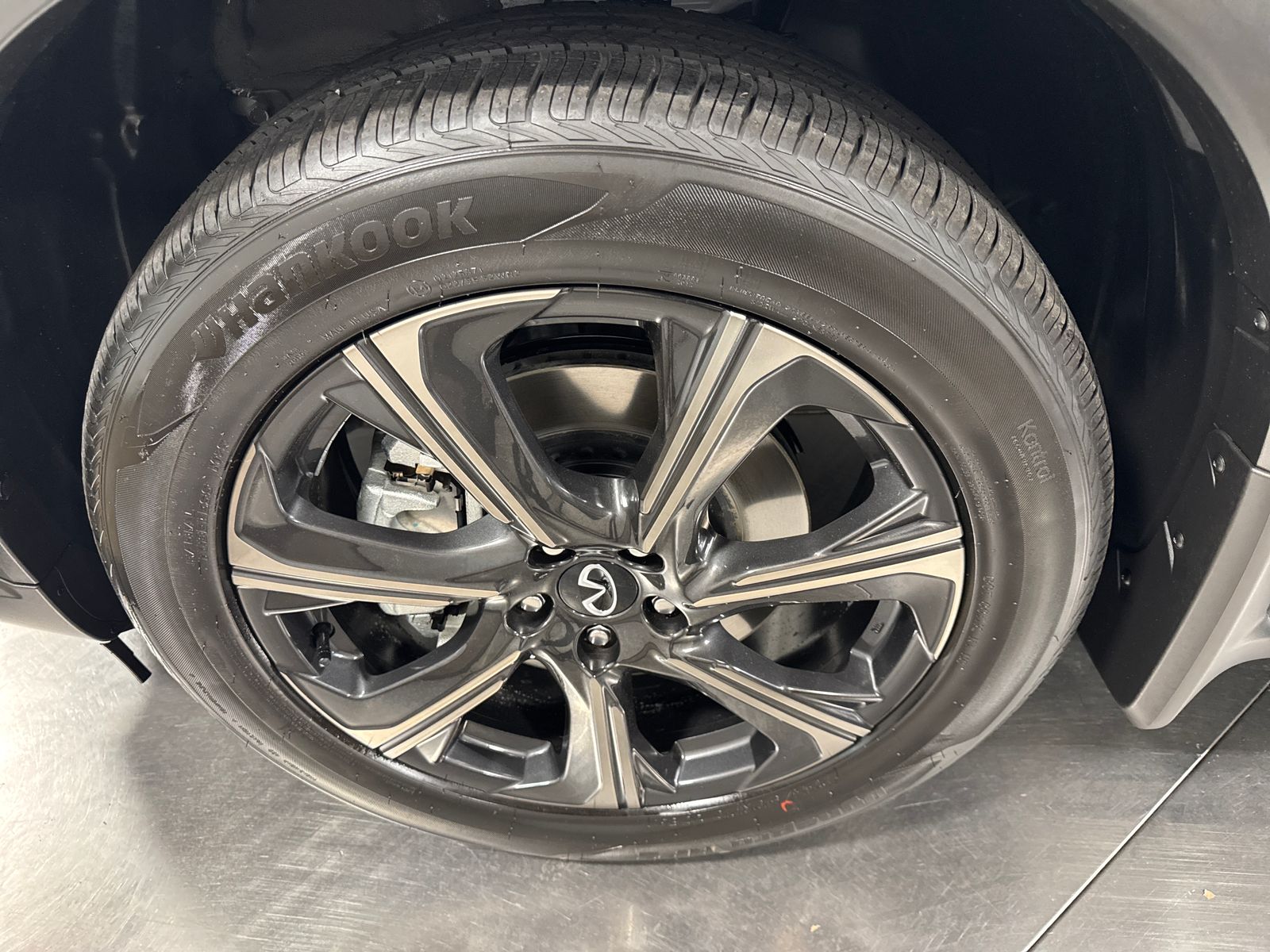 View vehicle photo 4