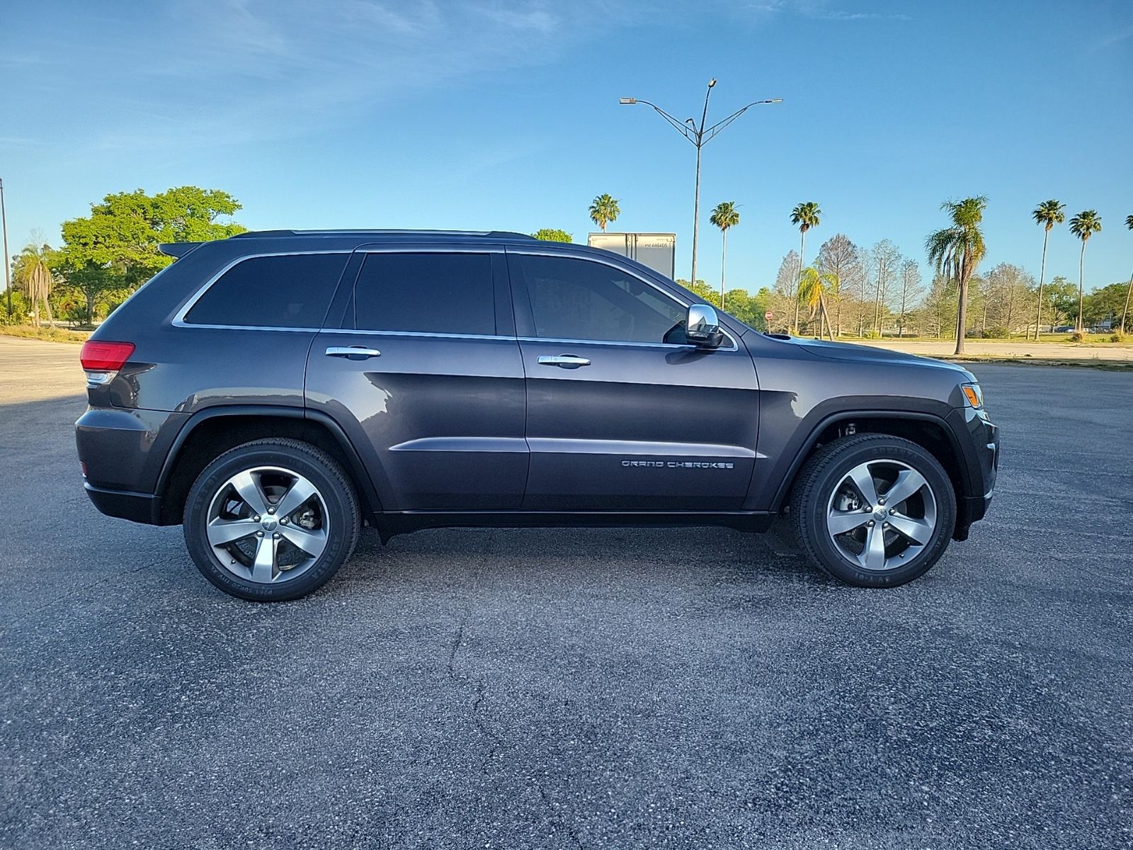 View vehicle photo 5