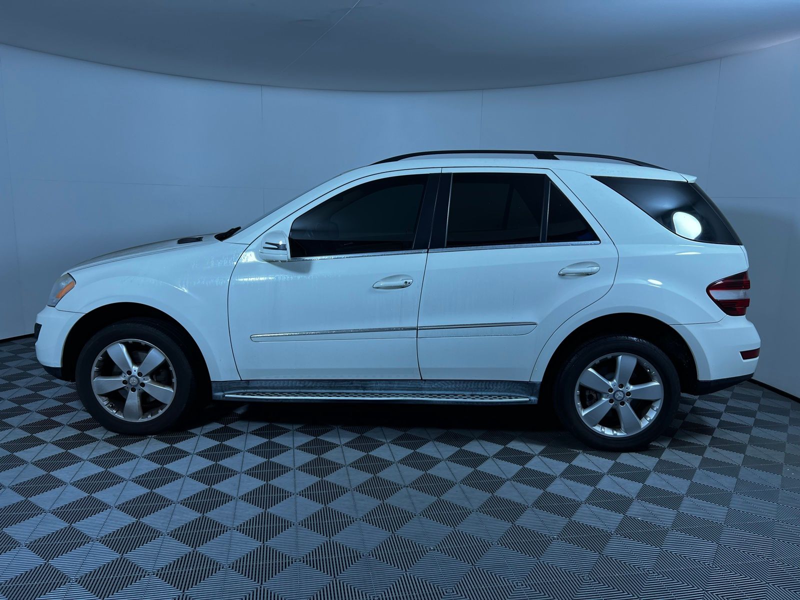 Thumbnail: 2011 Mercedes-Benz M-Class - 7