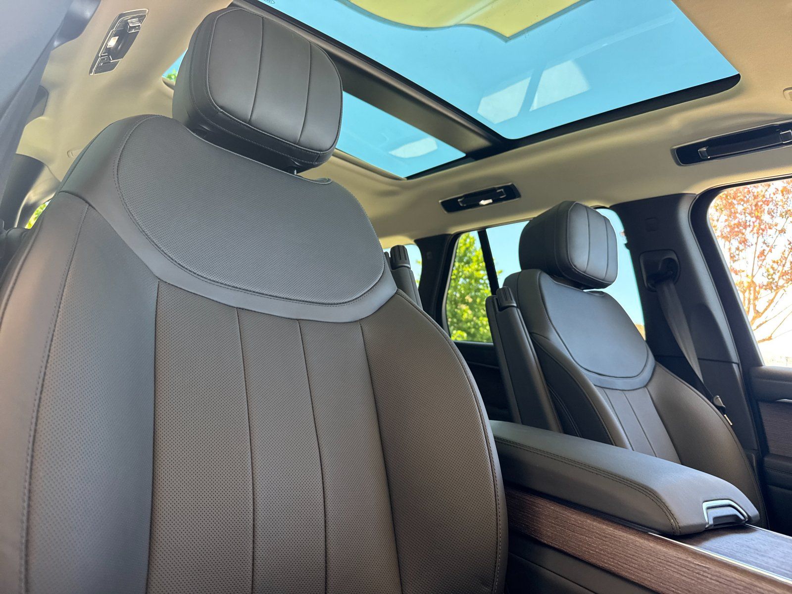 2025 Land Rover Range Rover SE - Photo 17