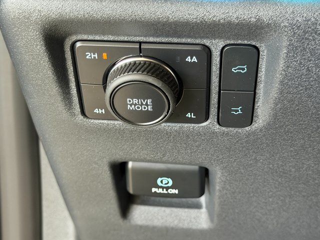 New 2026 Star White Metallic Tri-Coat Ford King Ranch image 39