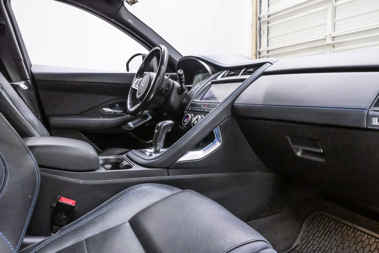 2019 Jaguar E-PACE R-Dynamic - 11