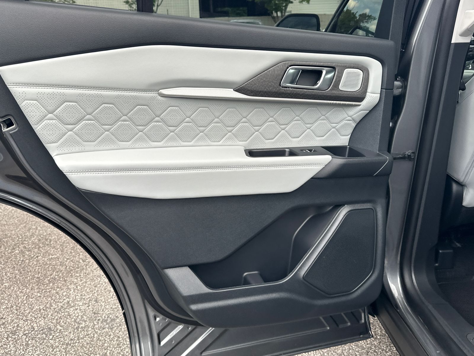 New 2026 Carbonized Gray Metallic Ford Platinum™ image 23