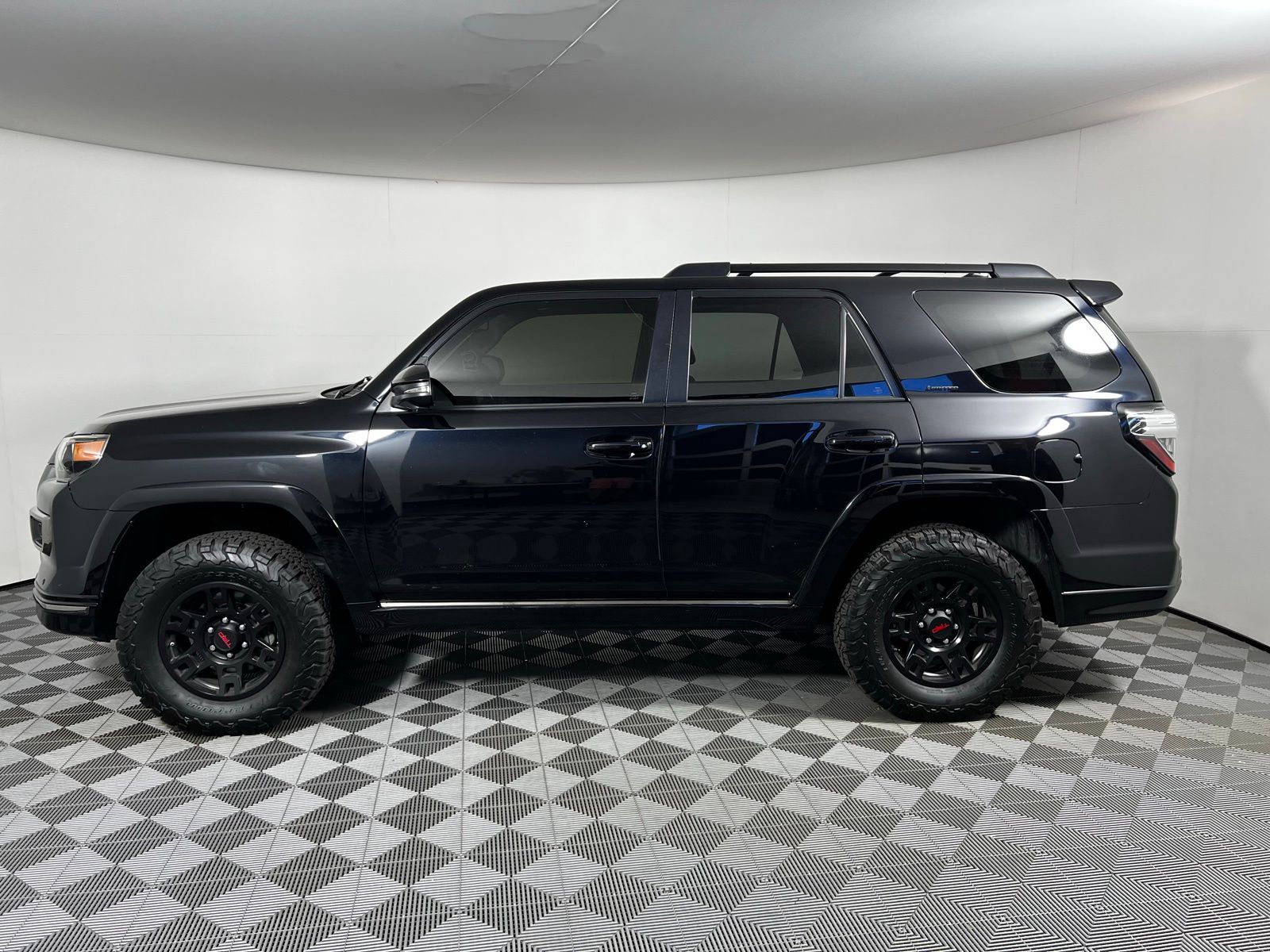 Thumbnail: 2020 Toyota 4Runner - 8