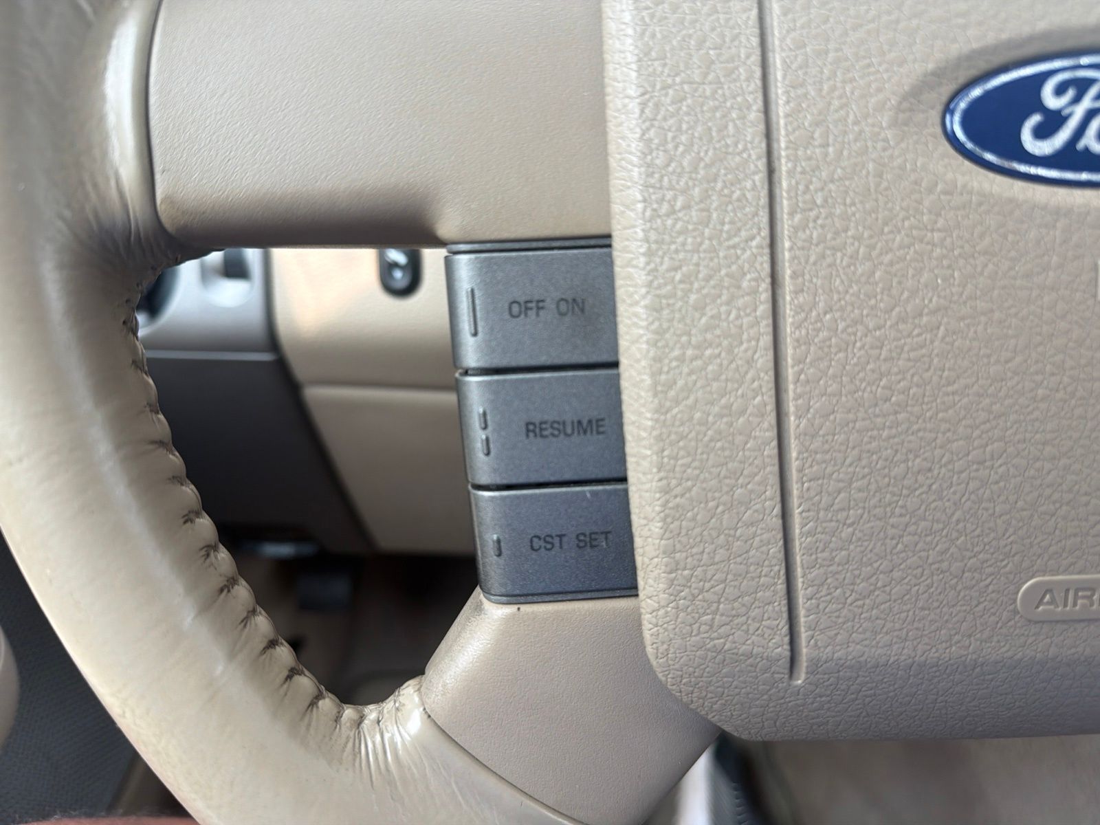 Used 2004  Ford Lariat image 29