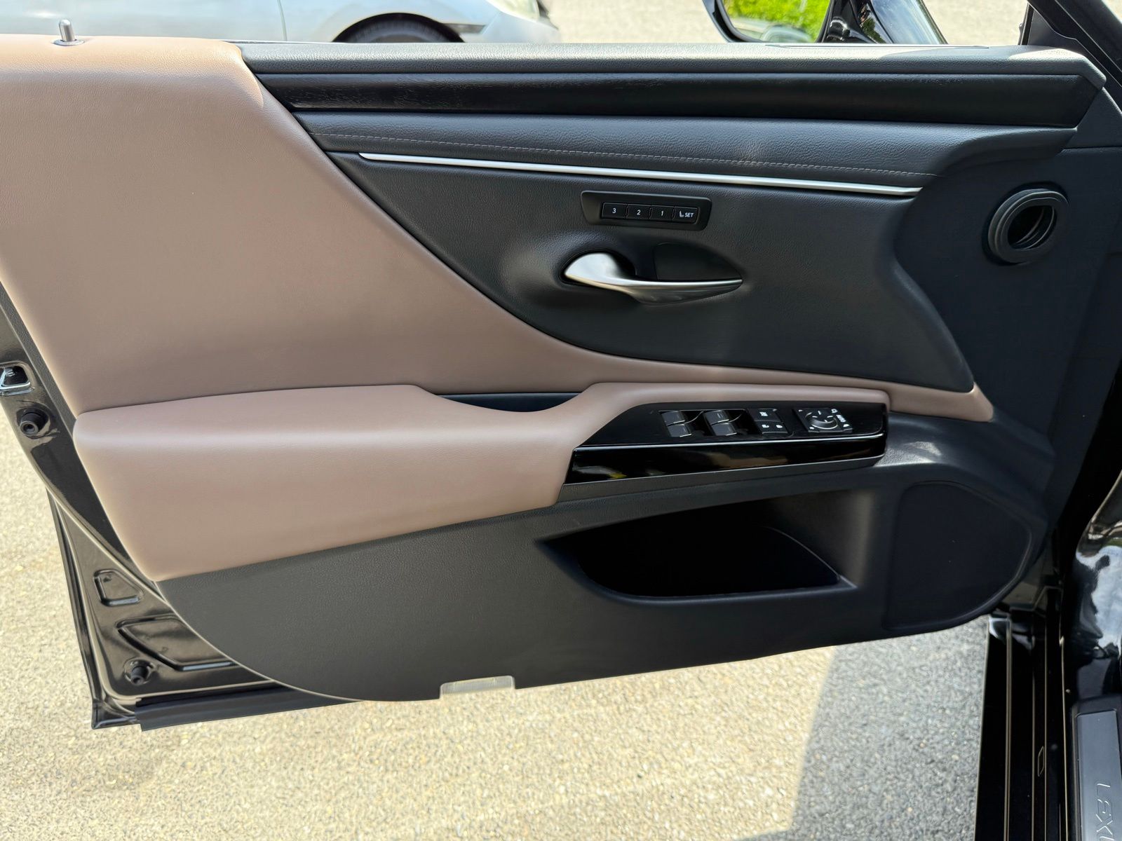 Used 2025 Black Lexus 350 image 32