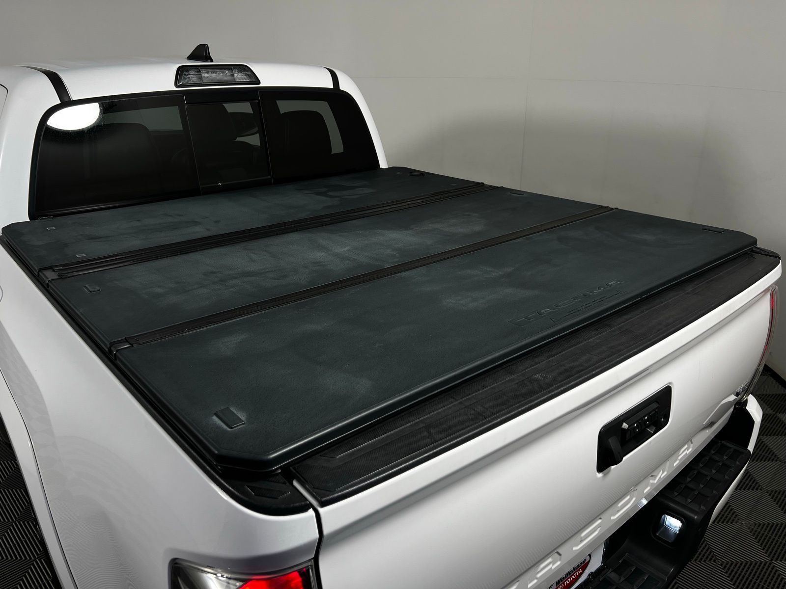 2017 Toyota Tacoma Limited 28