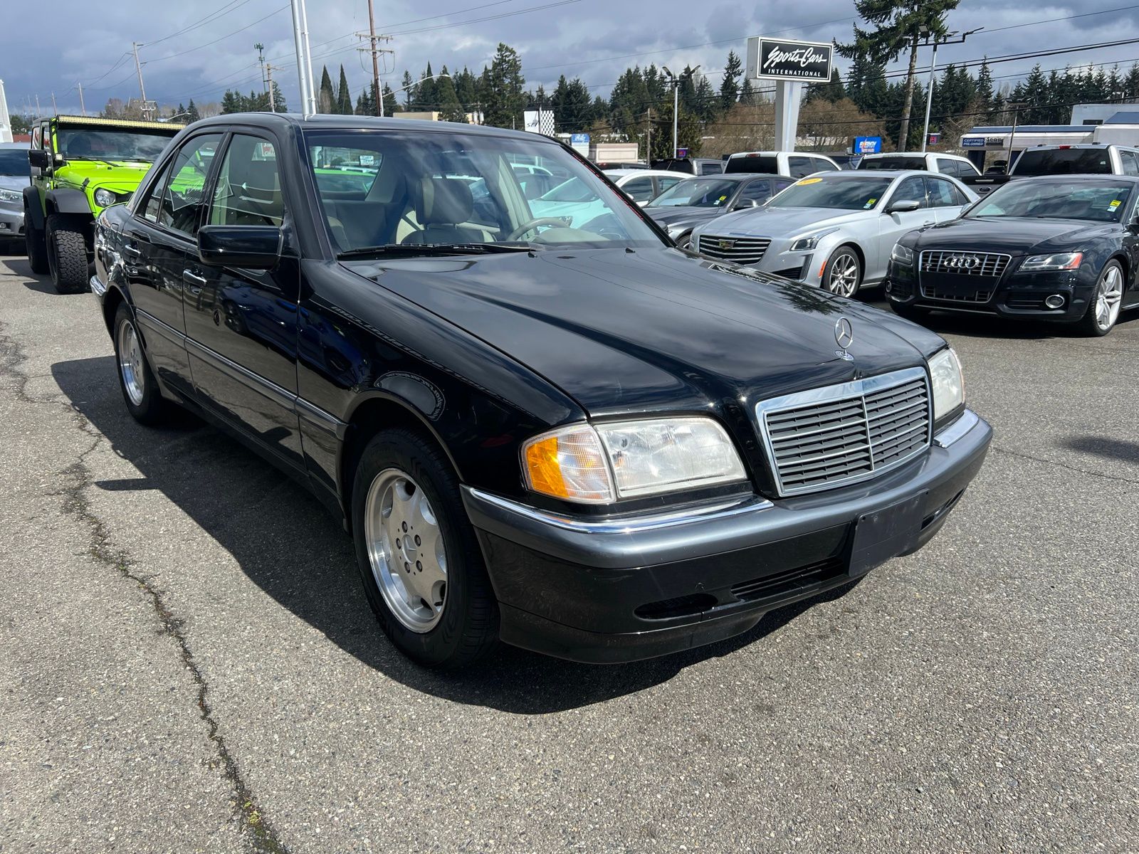 View vehicle photo 6