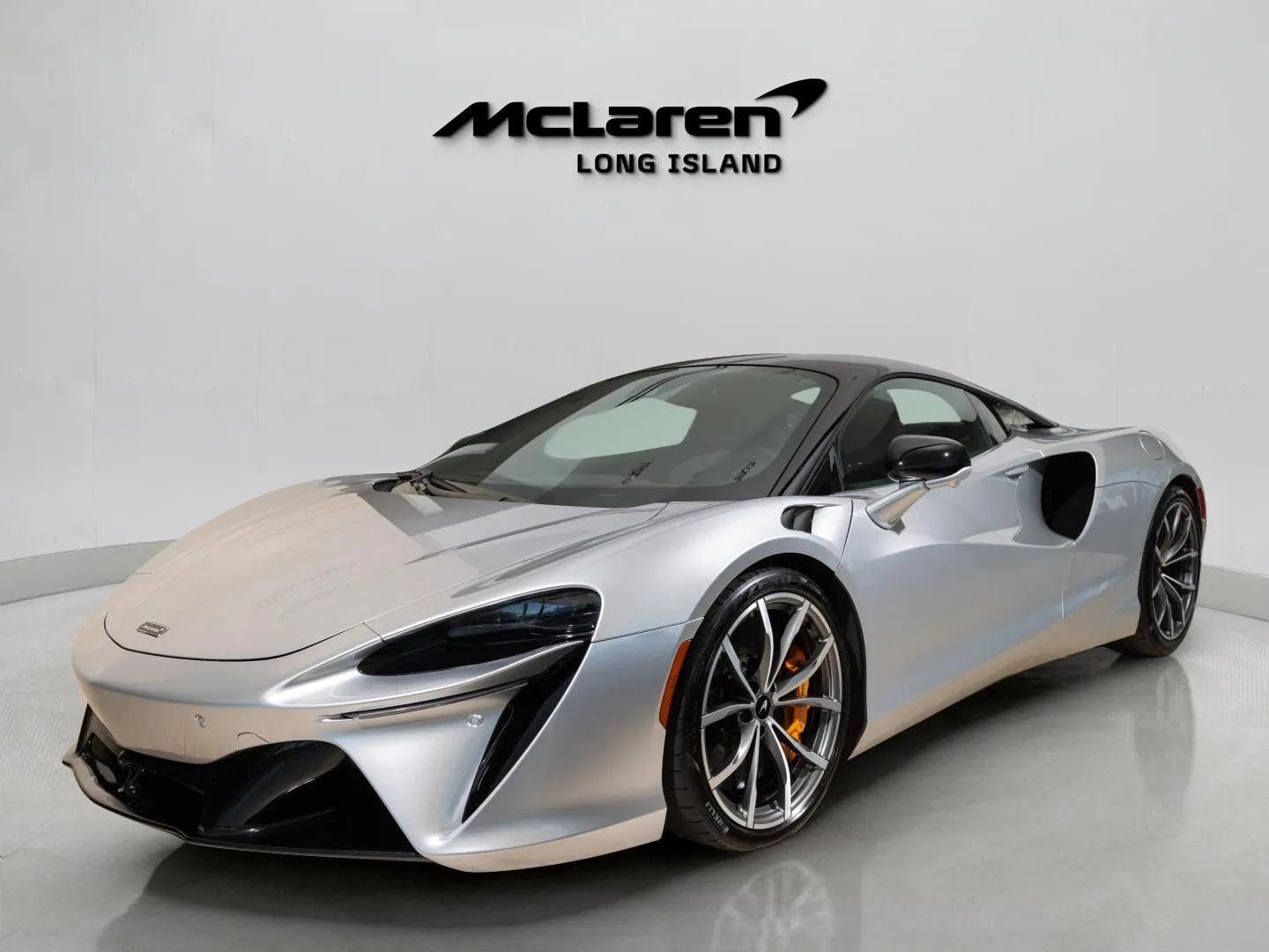 2023 McLaren Artura Performance