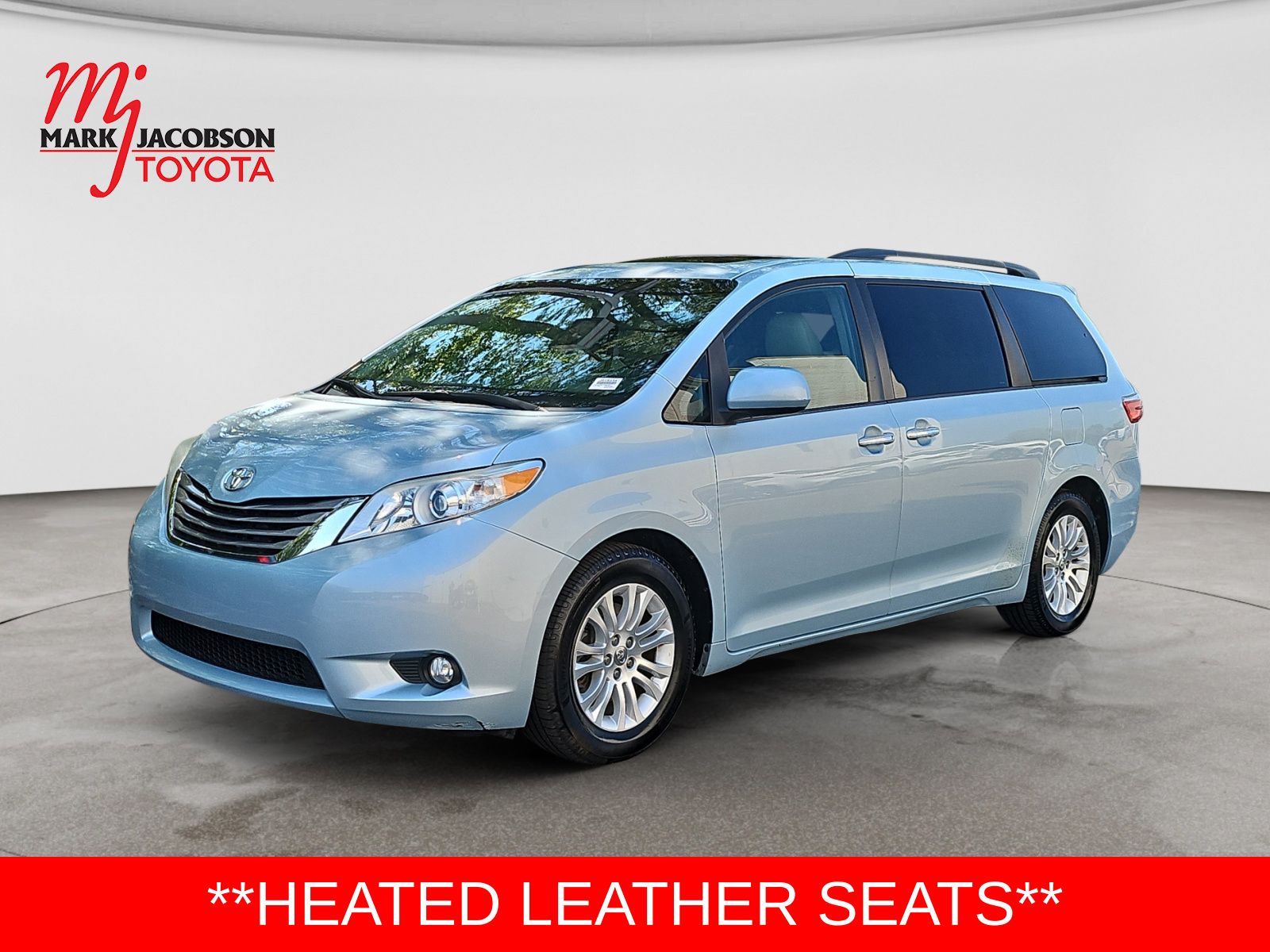 2015 Toyota Sienna XLE 7-Passenger Auto Access Seat