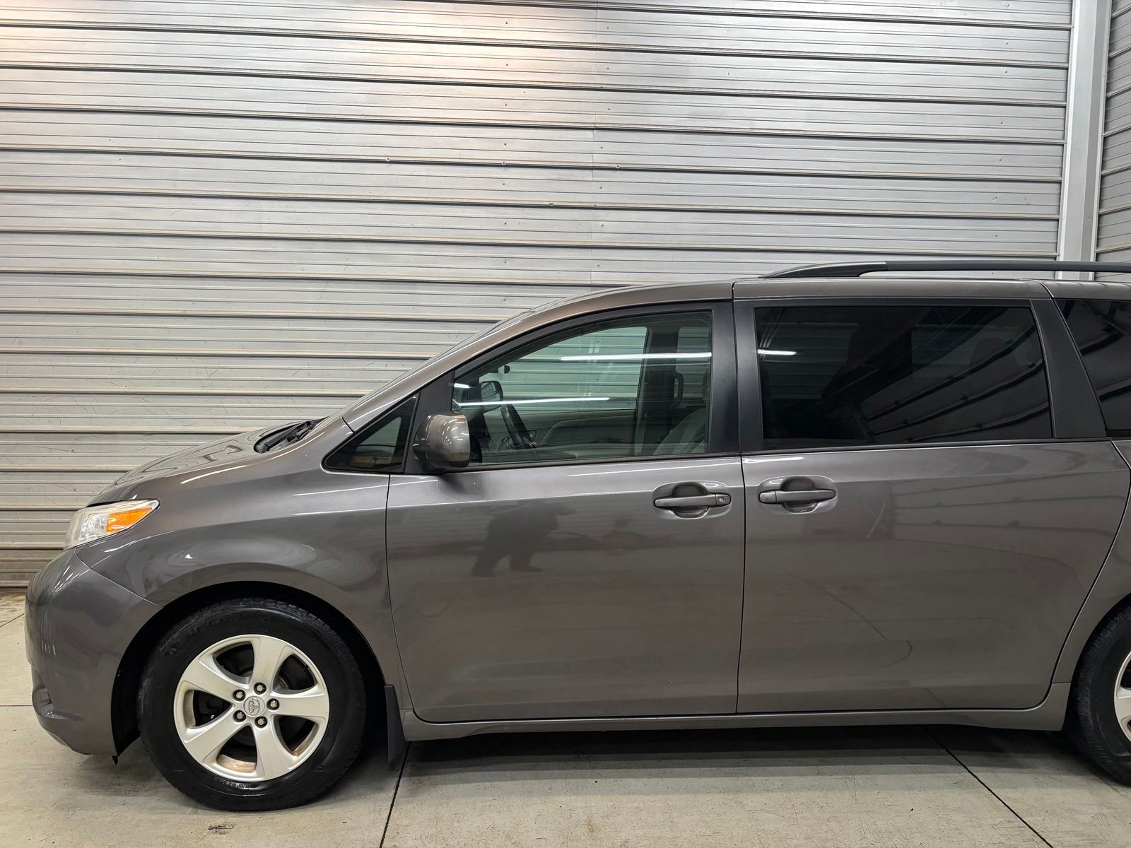 Photo 3 of 2016 Toyota Sienna LE 7-Passenger Auto Access Seat