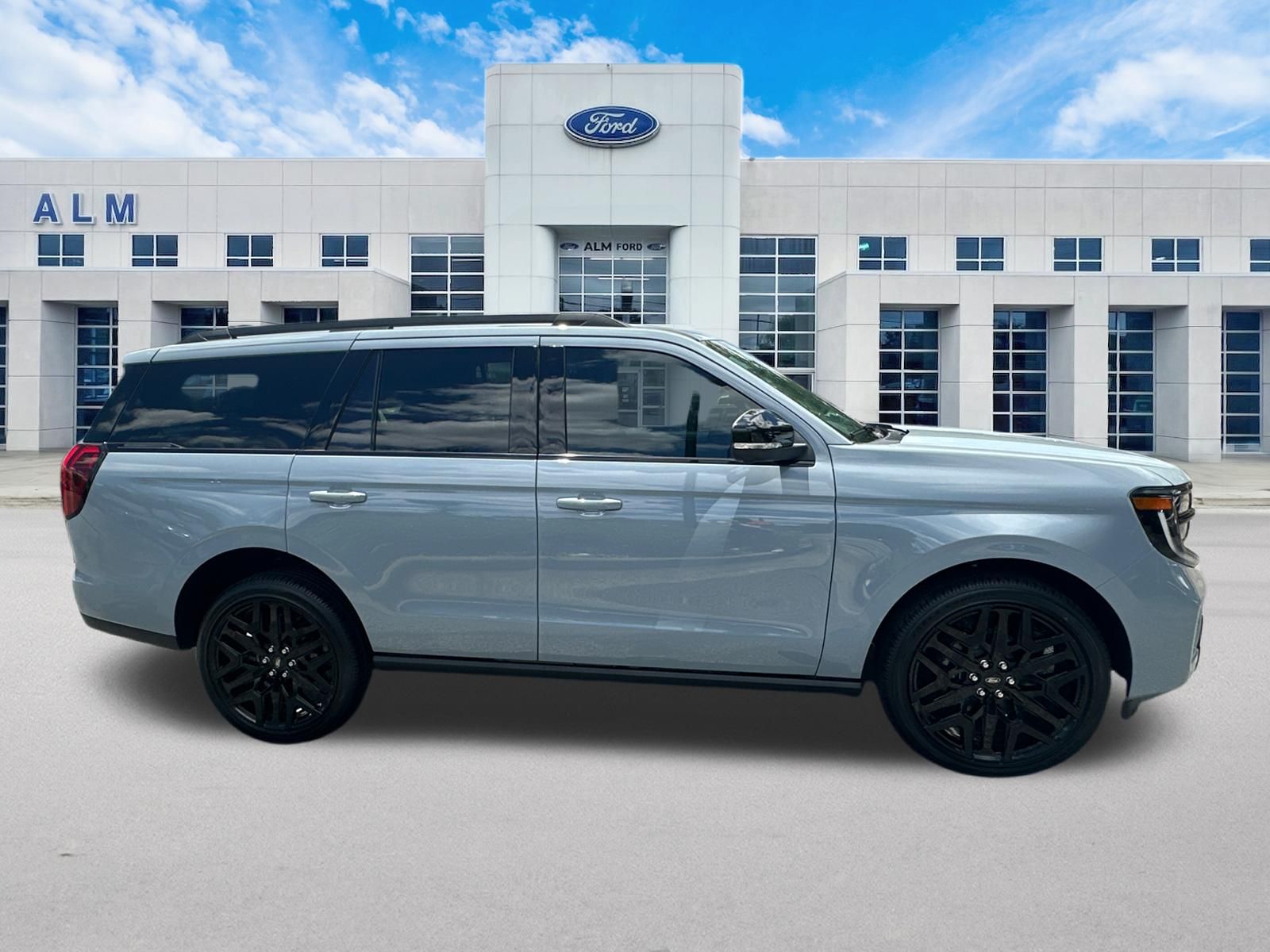 New 2026 Glacier Gray Metallic Tri-Coat Ford Platinum® image 5