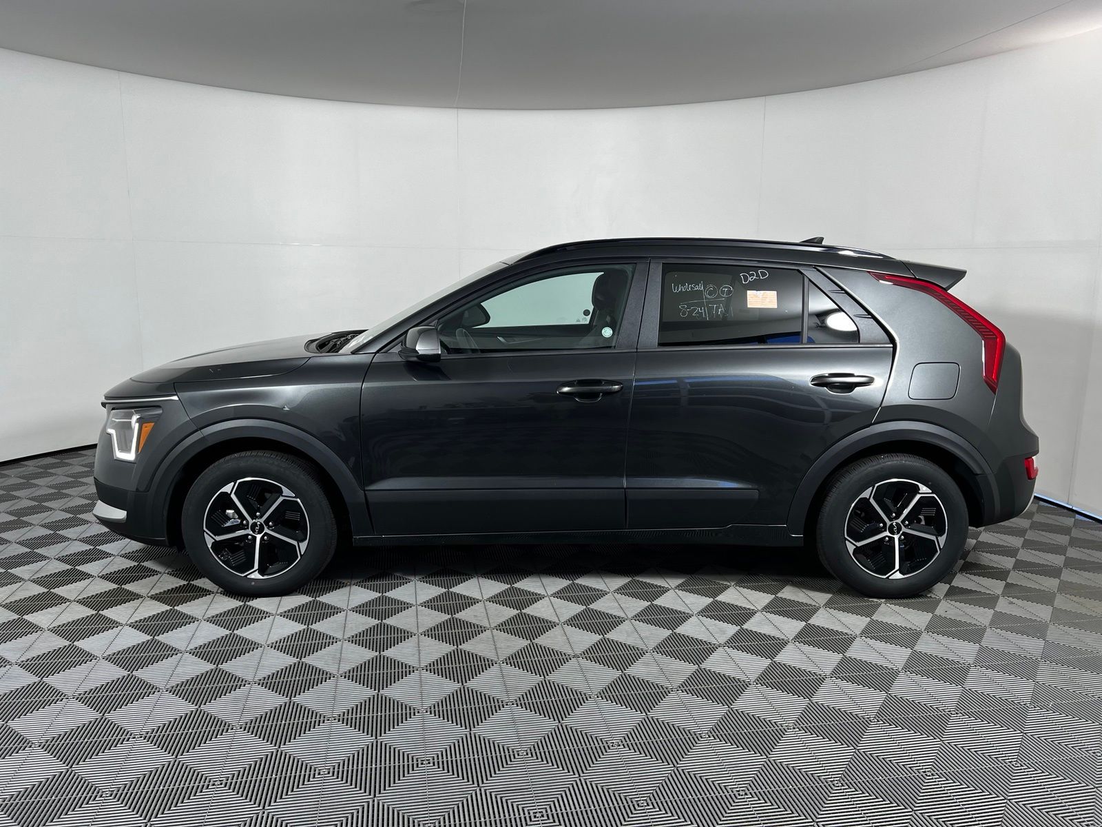 Thumbnail: 2025 Kia Niro - 8