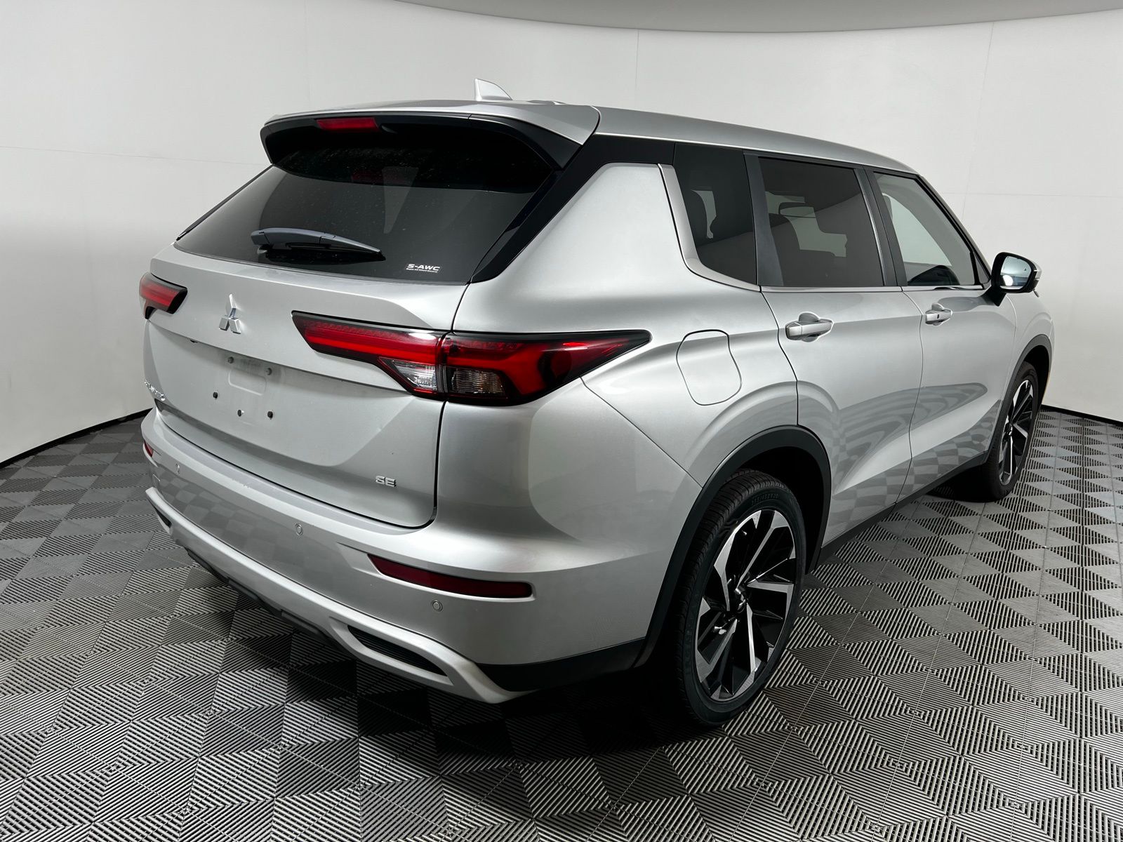 Thumbnail: 2024 Mitsubishi Outlander - 5