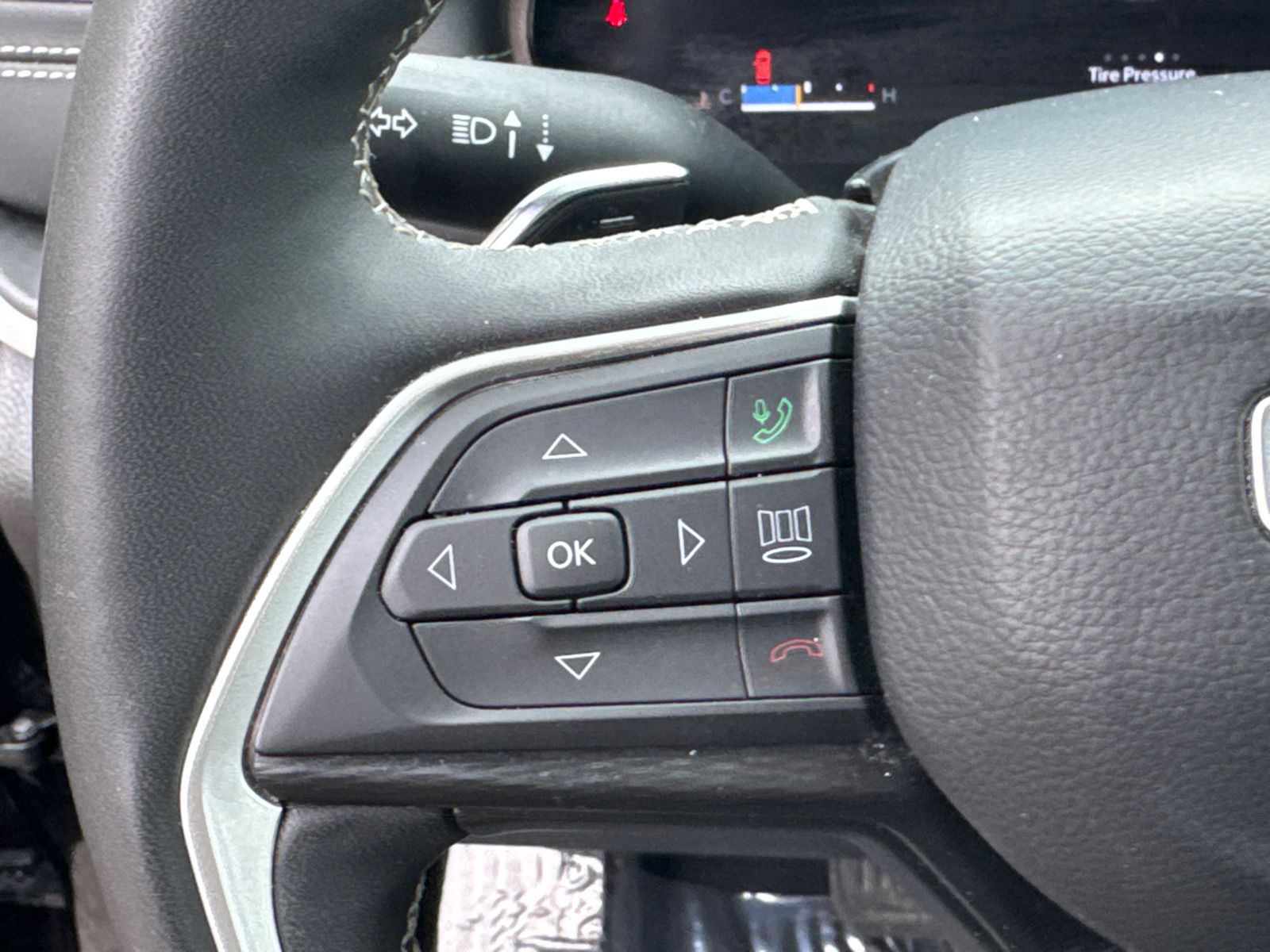 Used 2025 Black Jeep Altitude image 25