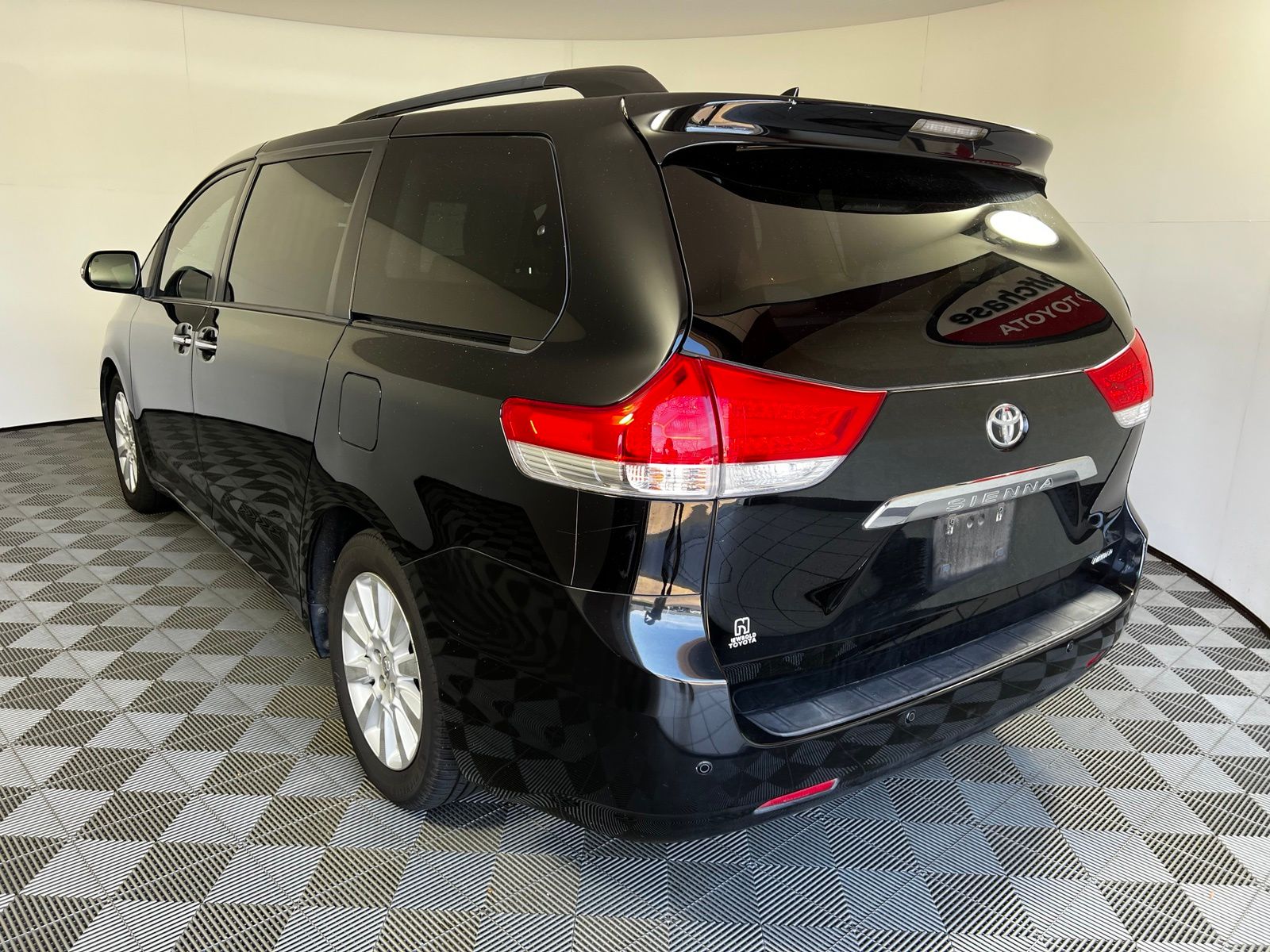 Thumbnail: 2013 Toyota Sienna - 7