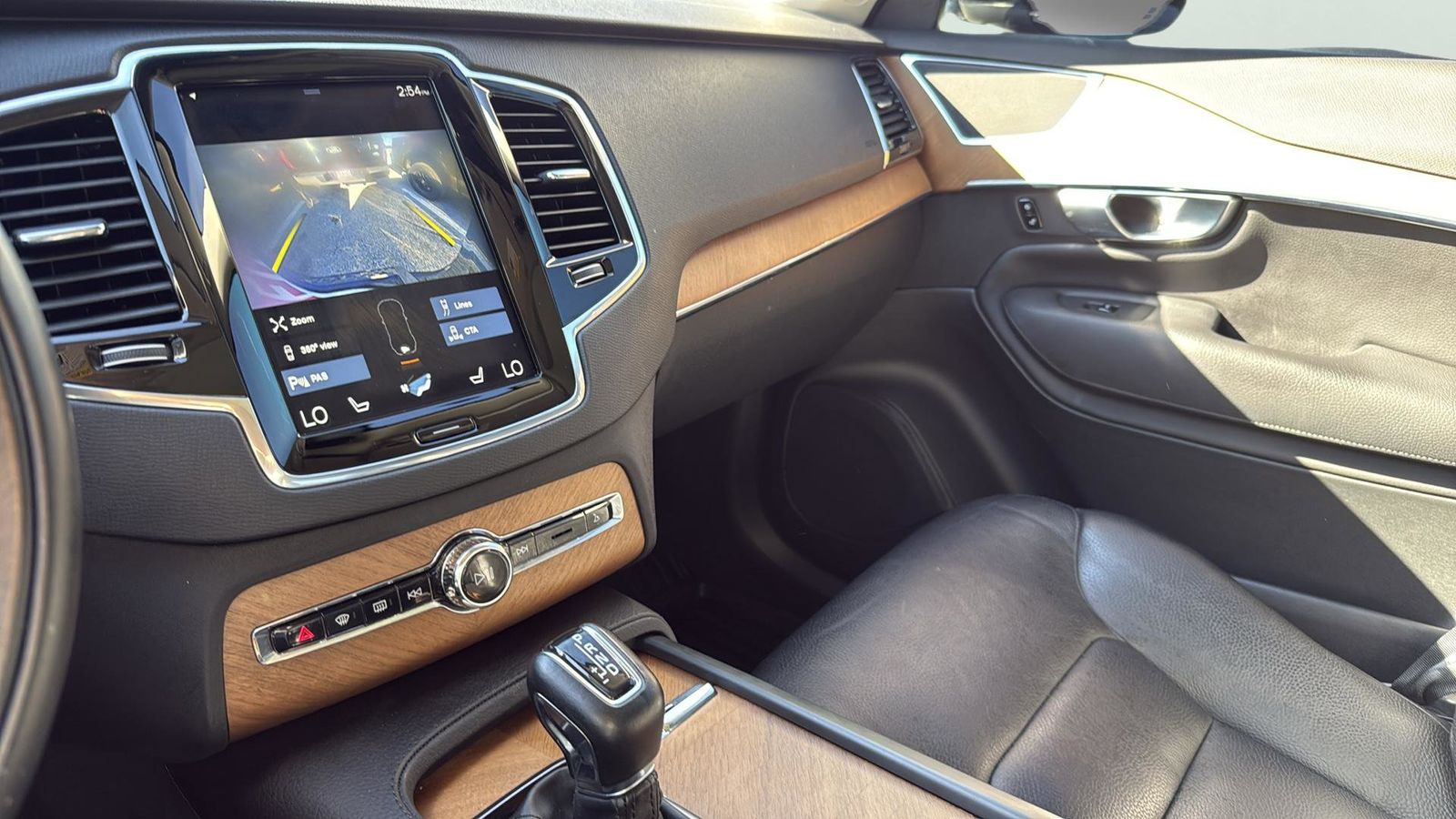 Used Car 2021 Volvo Xc90  T6 Momentum For Sale Under $30,000 In Austin, Texas