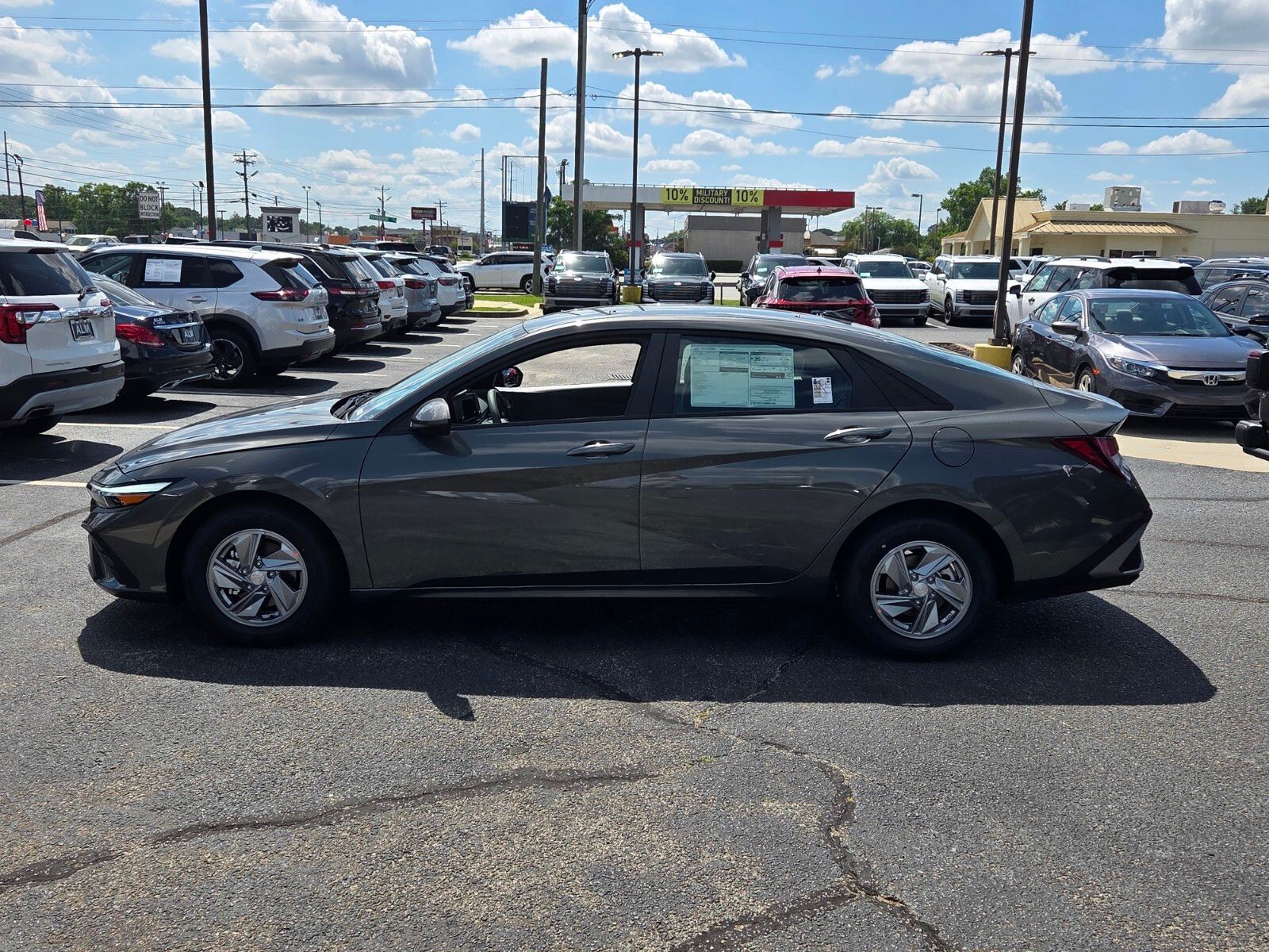 New 2026 Gray HYUNDAI SE image 4